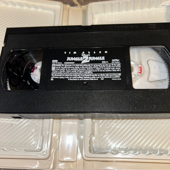 ~6/$10 MOVIES VHS/DVDS~ Disney’s Jungle 2 Jungle VHS In Clamshell 1997 - Picture 4 of 7